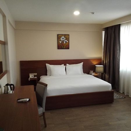 Ah Hotel And Conferences Madina Екстериор снимка