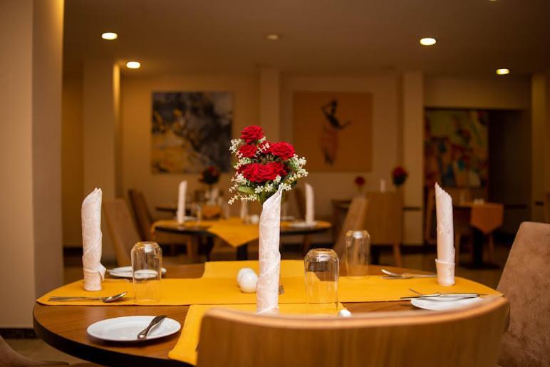 Ah Hotel And Conferences Madina Екстериор снимка
