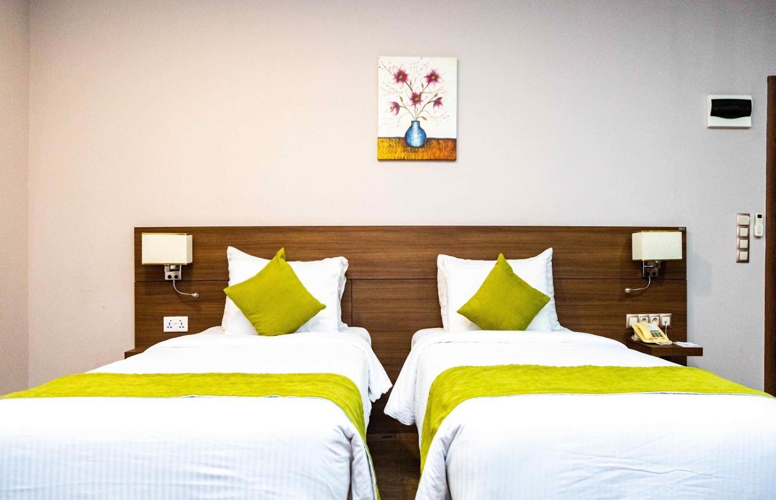 Ah Hotel And Conferences Madina Екстериор снимка