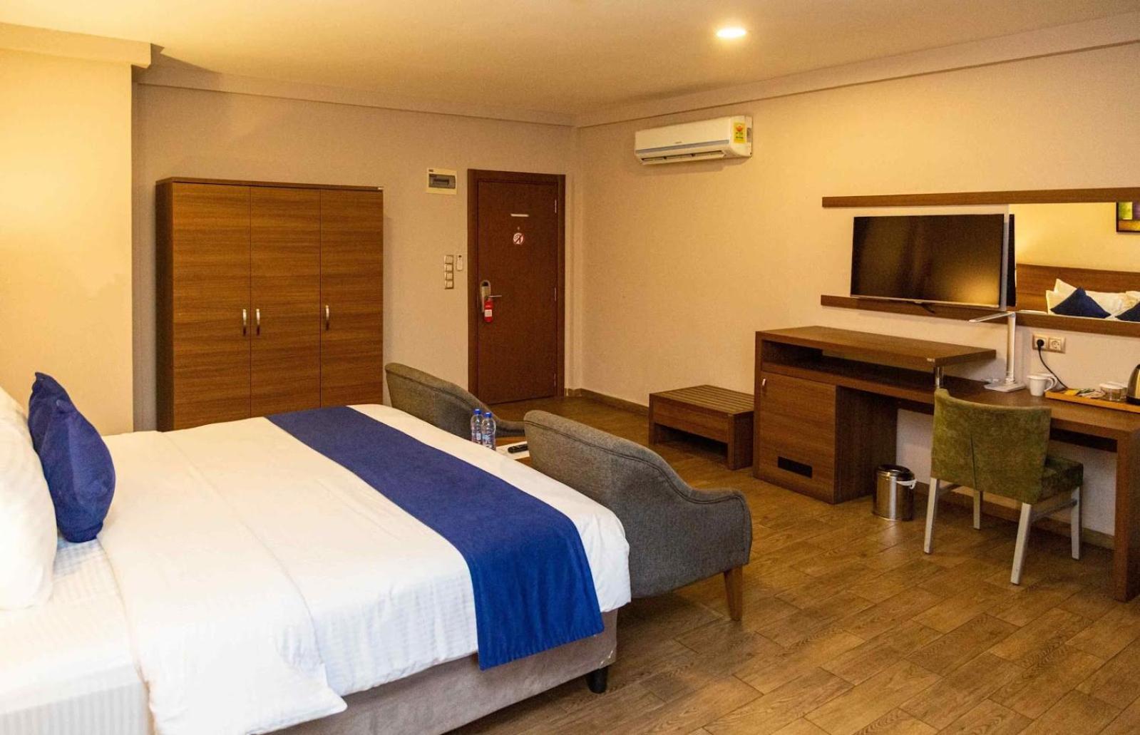 Ah Hotel And Conferences Madina Екстериор снимка