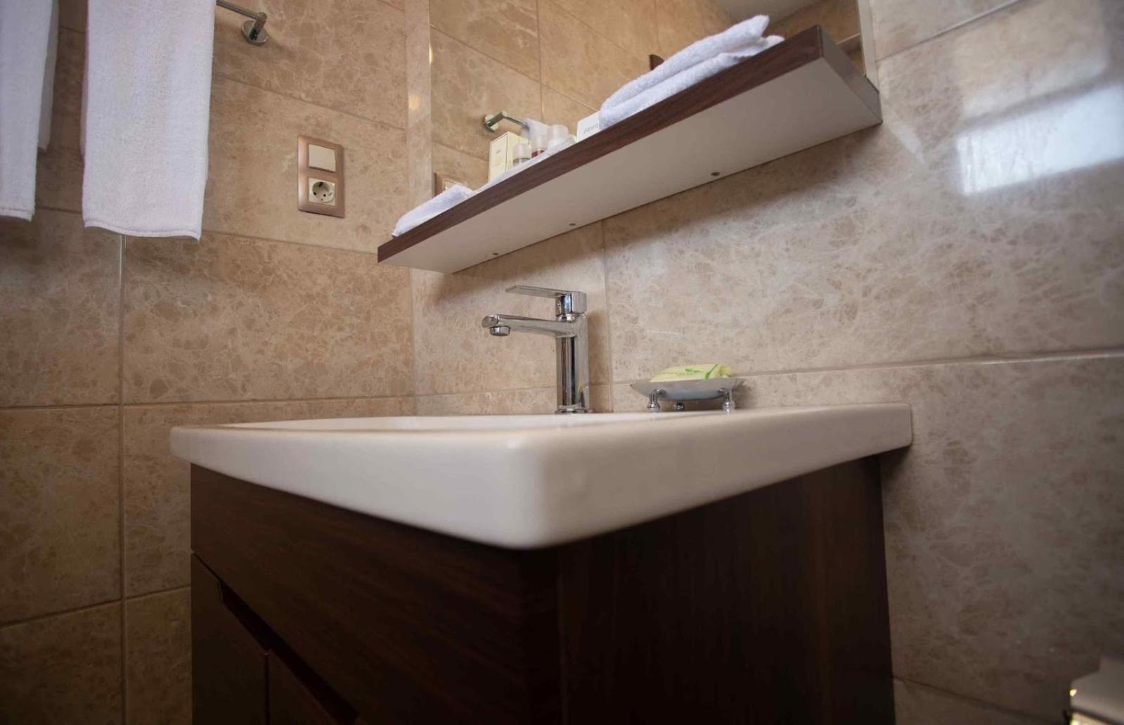 Ah Hotel And Conferences Madina Екстериор снимка