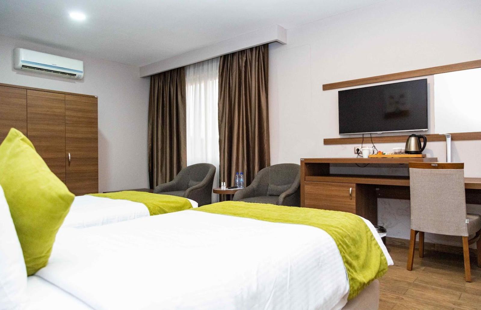 Ah Hotel And Conferences Madina Екстериор снимка
