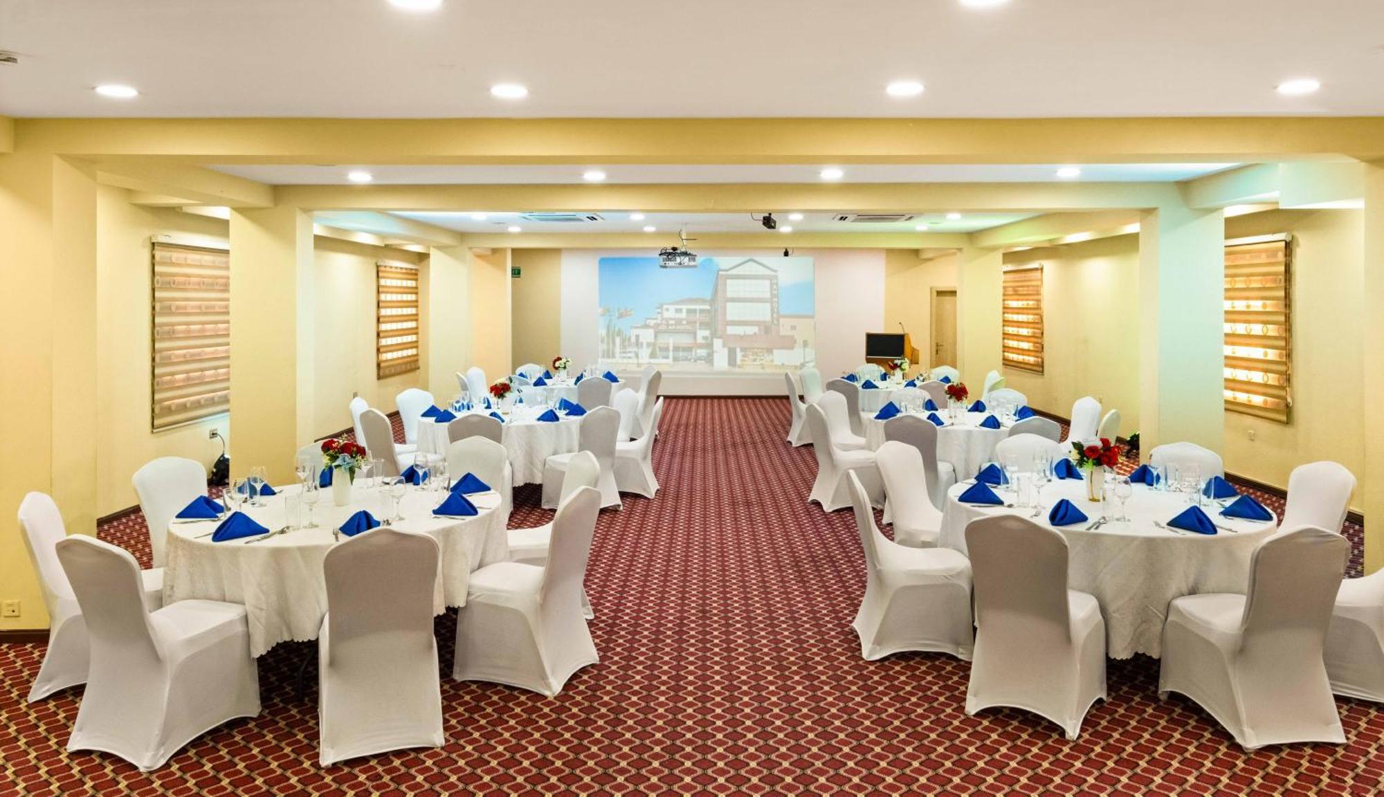 Ah Hotel And Conferences Madina Екстериор снимка