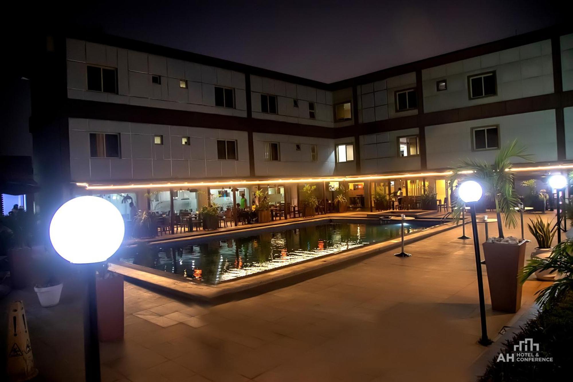 Ah Hotel And Conferences Madina Екстериор снимка