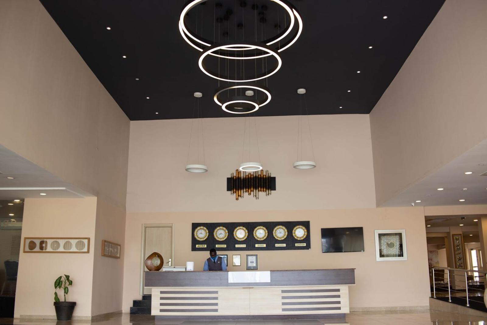 Ah Hotel And Conferences Madina Екстериор снимка