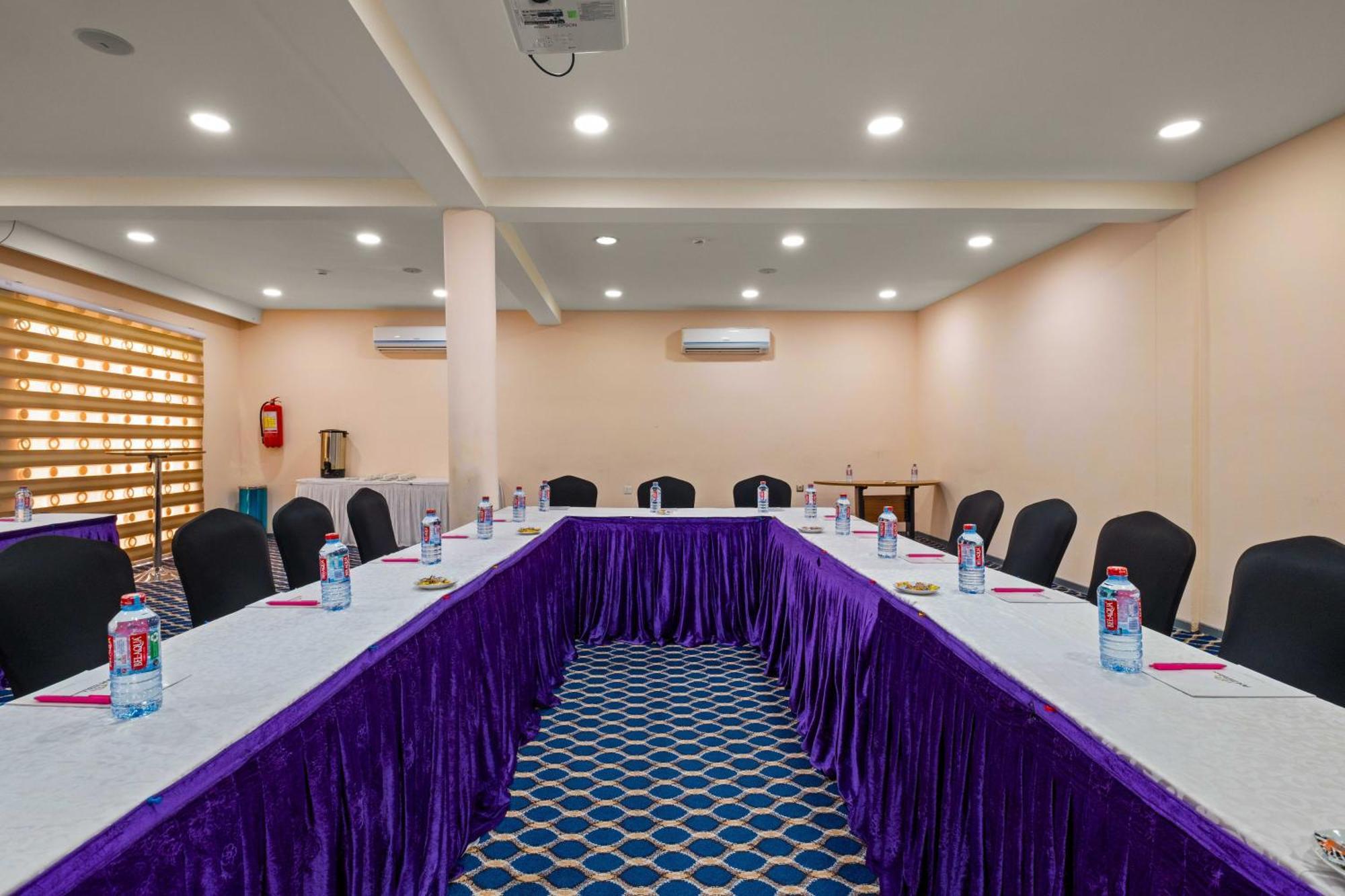 Ah Hotel And Conferences Madina Екстериор снимка