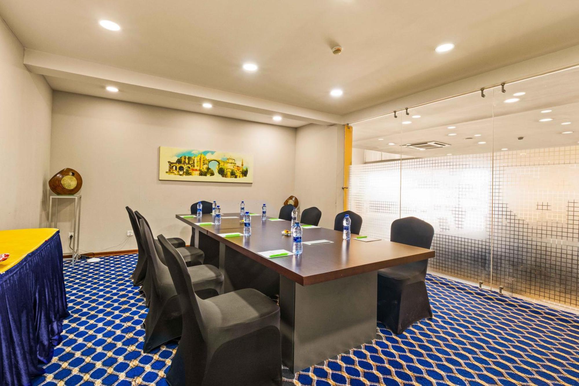 Ah Hotel And Conferences Madina Екстериор снимка