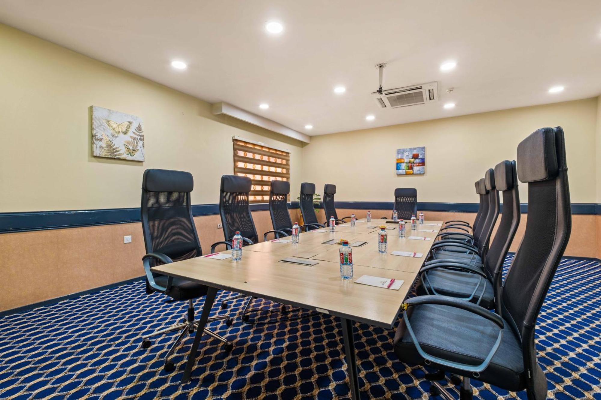 Ah Hotel And Conferences Madina Екстериор снимка