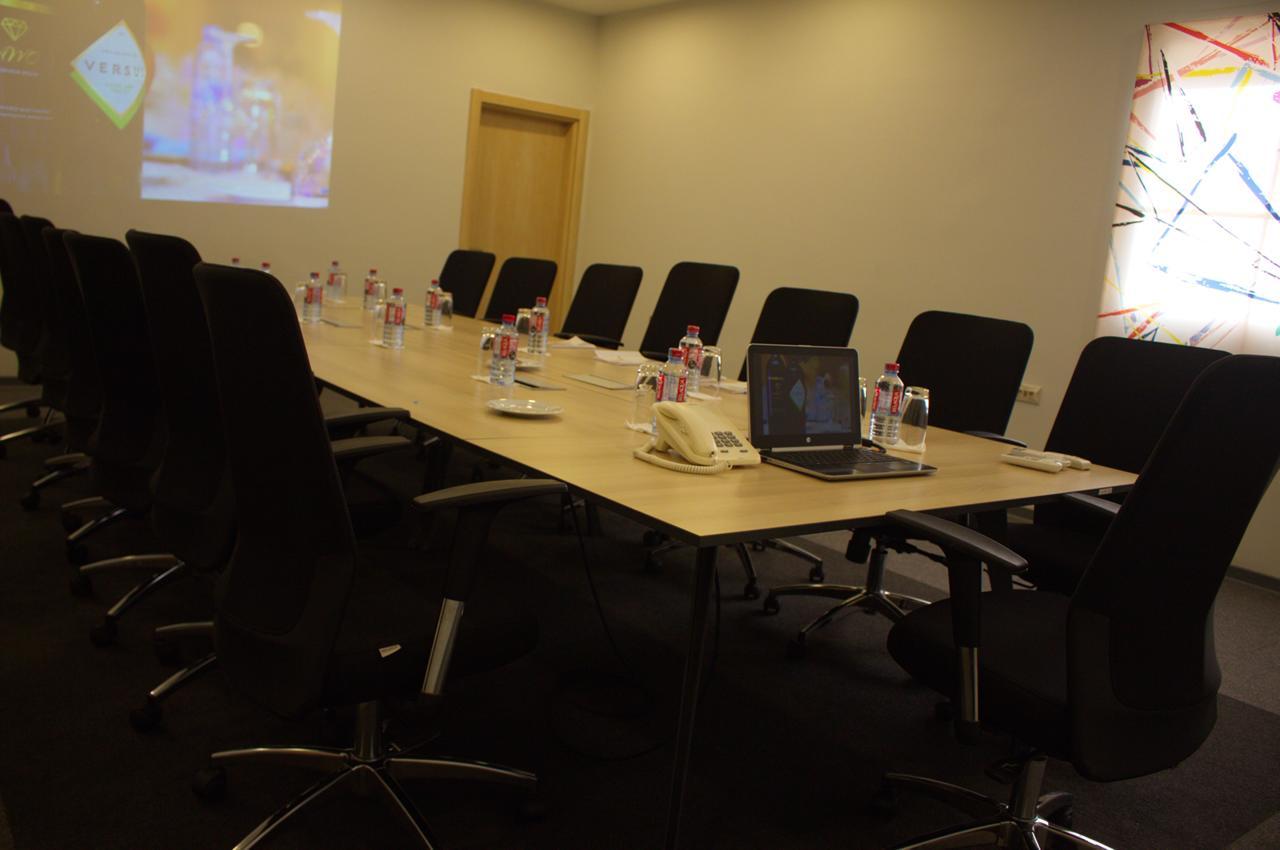 Ah Hotel And Conferences Madina Екстериор снимка