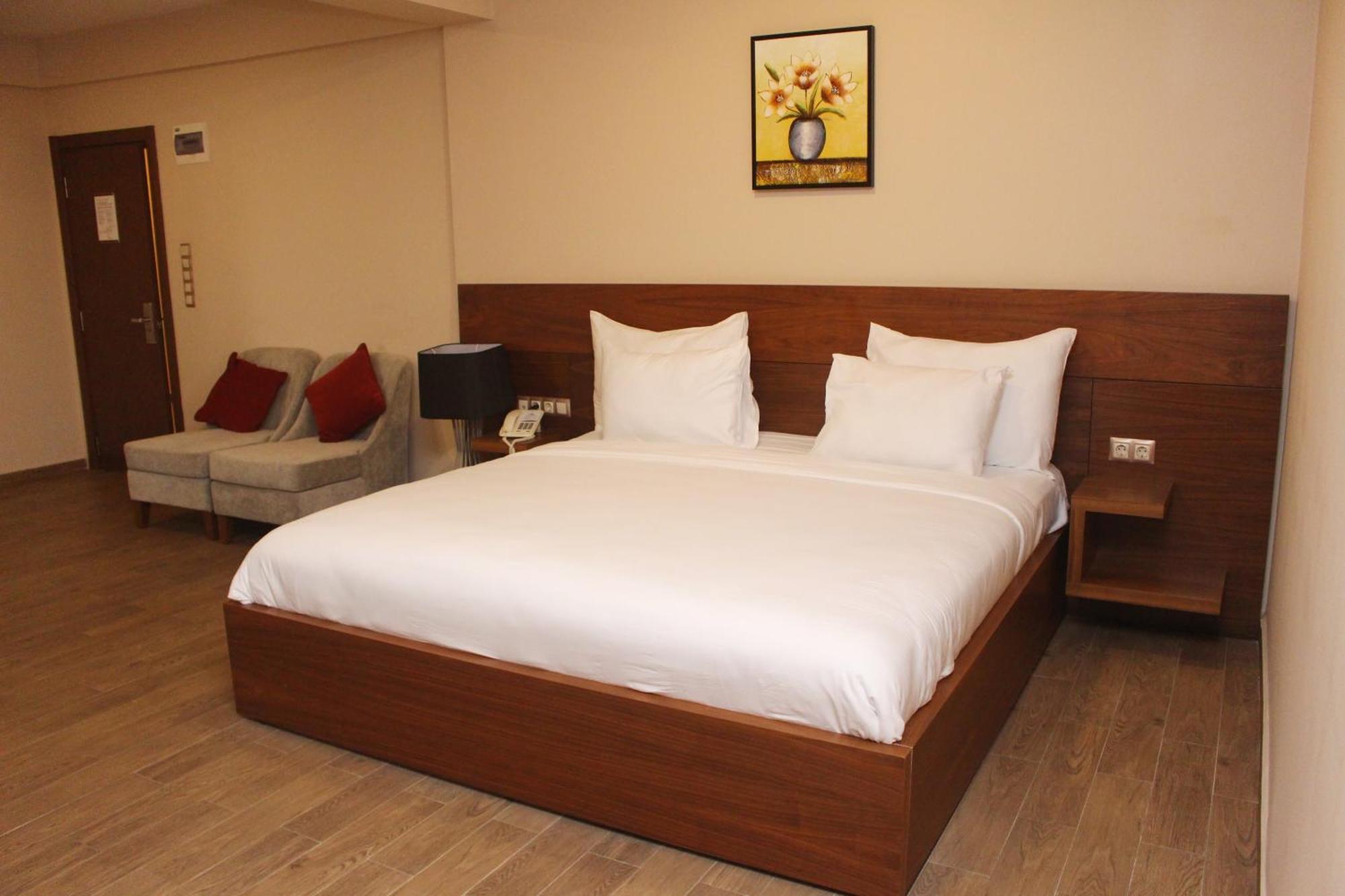 Ah Hotel And Conferences Madina Екстериор снимка