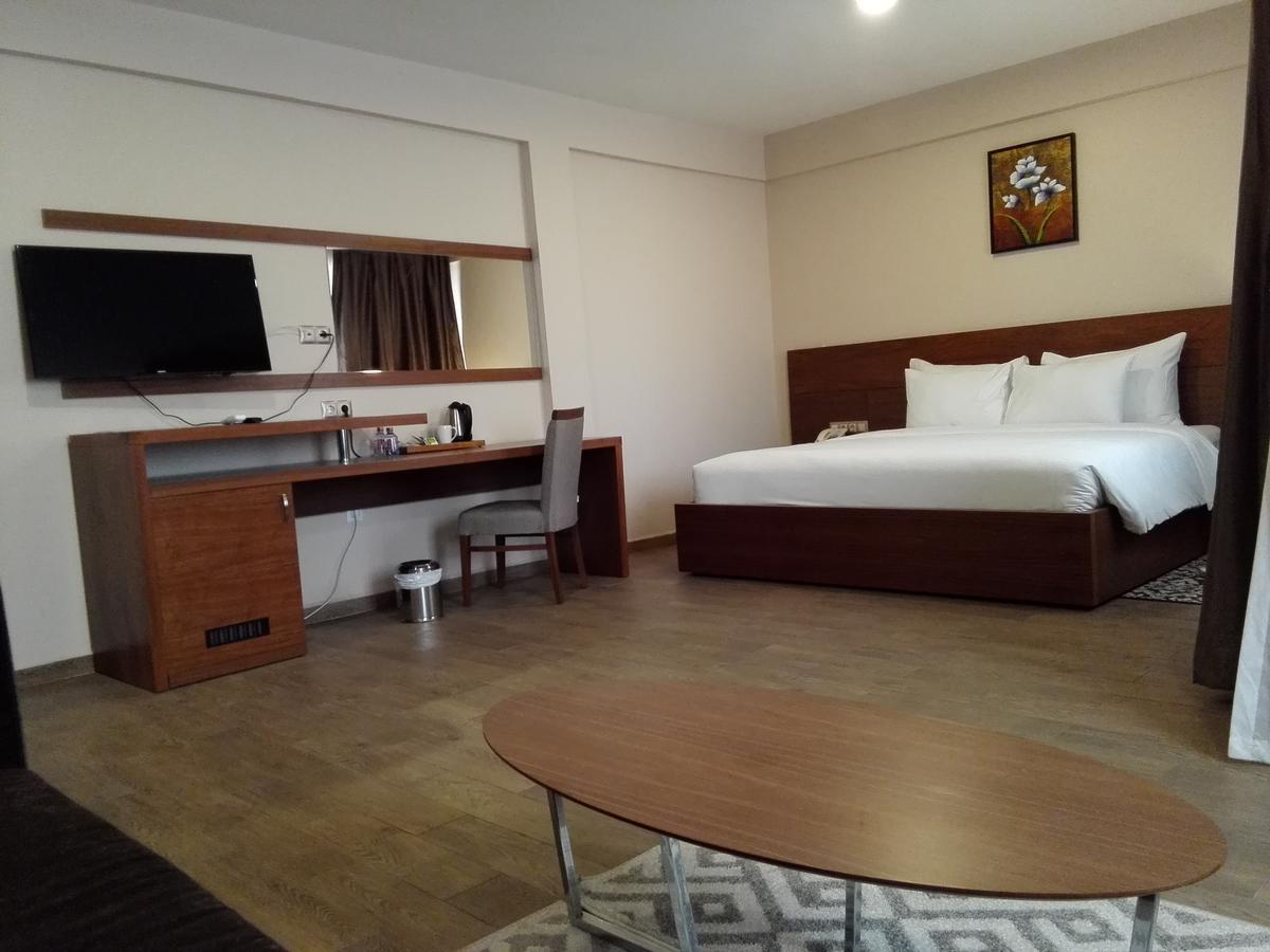 Ah Hotel And Conferences Madina Екстериор снимка