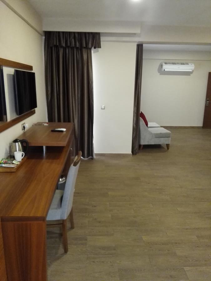Ah Hotel And Conferences Madina Екстериор снимка