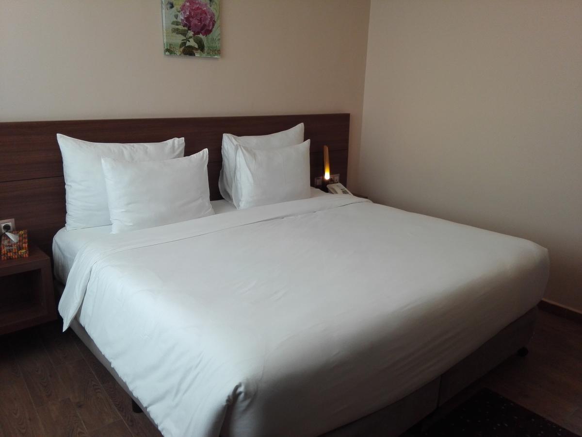 Ah Hotel And Conferences Madina Екстериор снимка