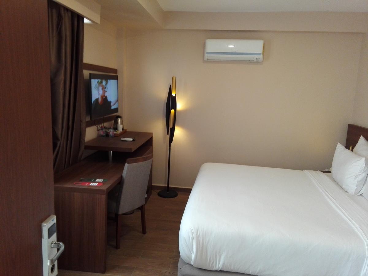 Ah Hotel And Conferences Madina Екстериор снимка