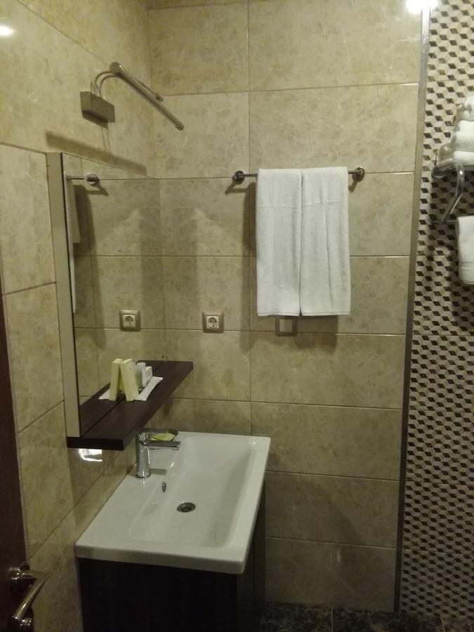 Ah Hotel And Conferences Madina Екстериор снимка