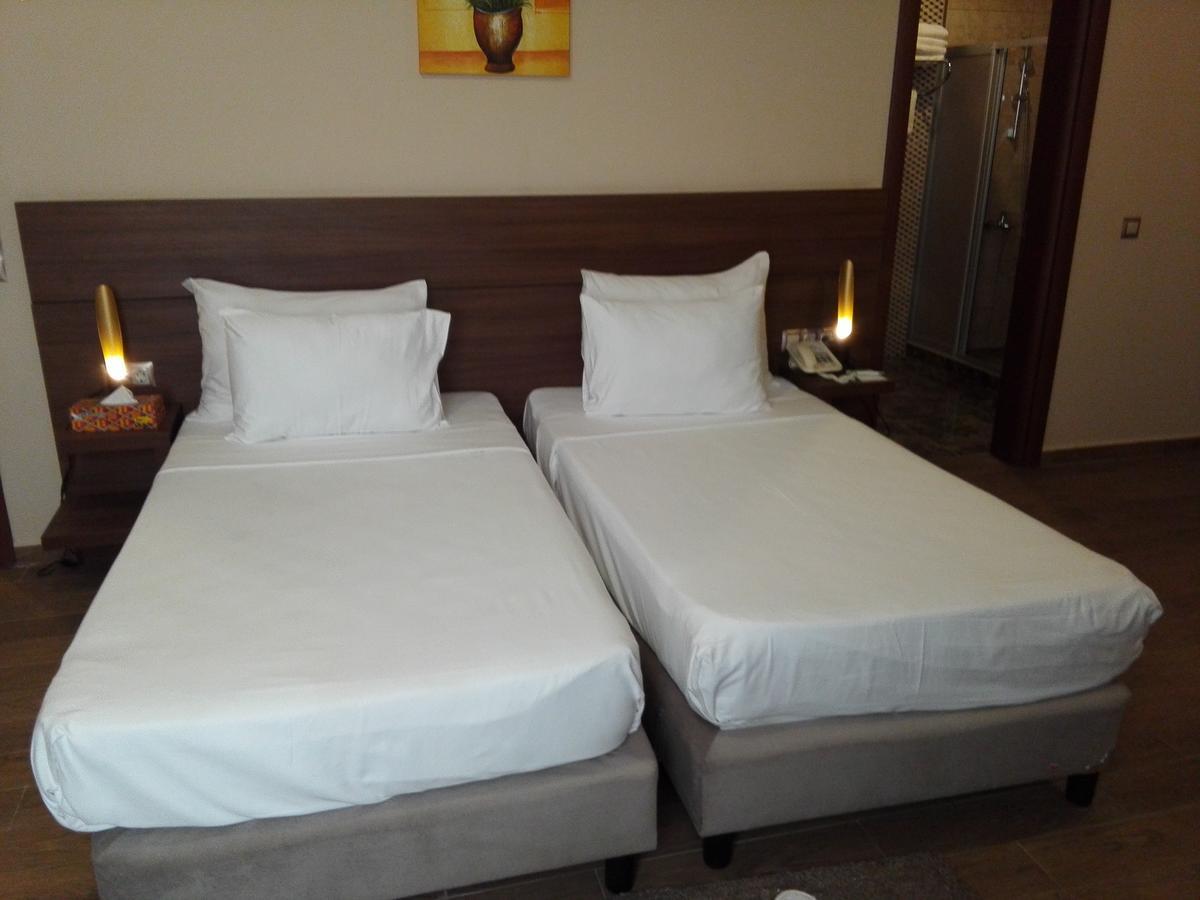 Ah Hotel And Conferences Madina Екстериор снимка