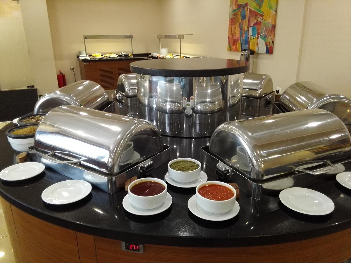 Ah Hotel And Conferences Madina Екстериор снимка