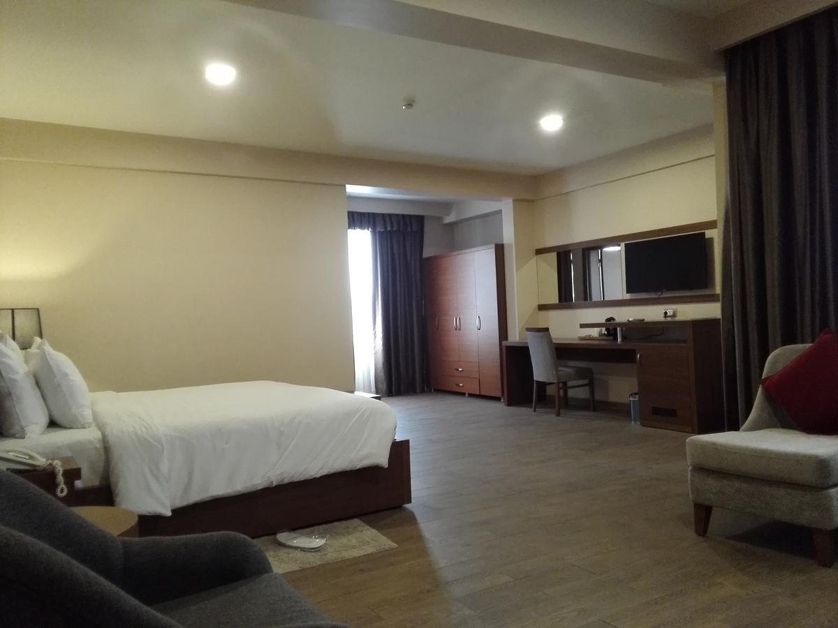 Ah Hotel And Conferences Madina Екстериор снимка