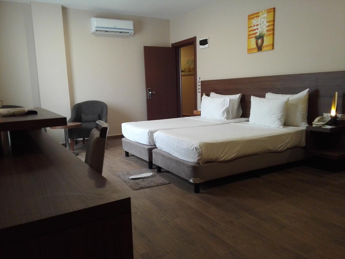 Ah Hotel And Conferences Madina Екстериор снимка