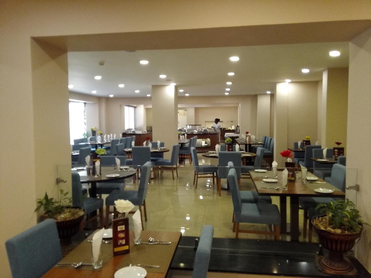 Ah Hotel And Conferences Madina Екстериор снимка