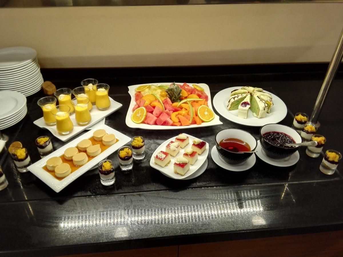 Ah Hotel And Conferences Madina Екстериор снимка