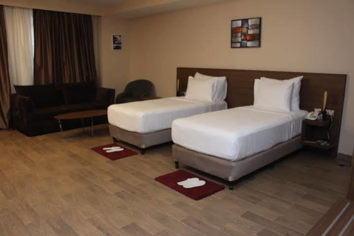 Ah Hotel And Conferences Madina Екстериор снимка
