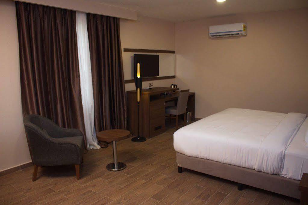Ah Hotel And Conferences Madina Екстериор снимка